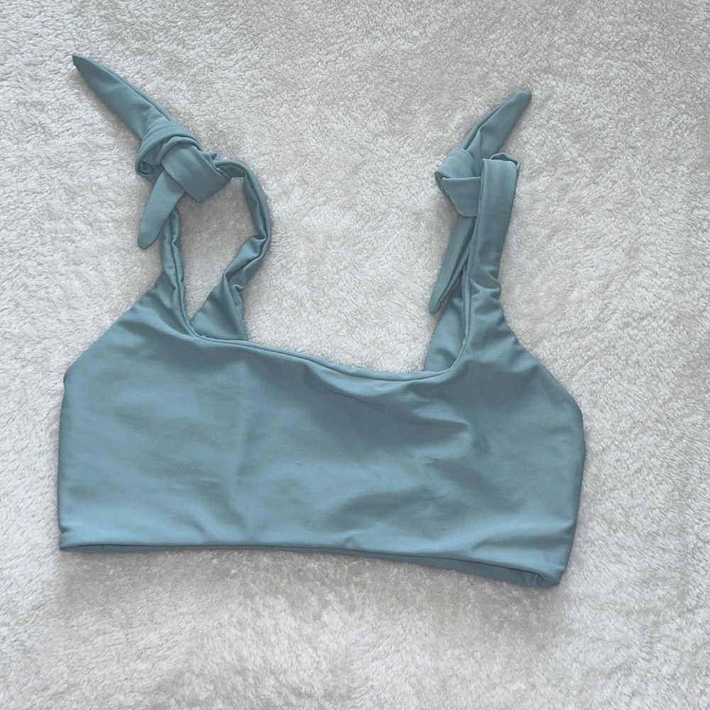Very cute bikini top!